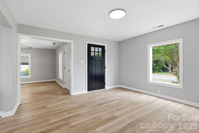 3620 2nd Avenue SW, Hickory, NC 28602