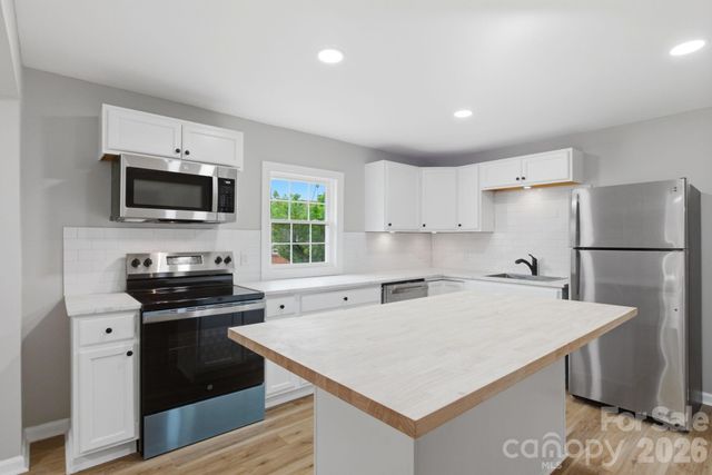 3620 2nd Avenue SW, Hickory, NC 28602