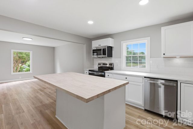 3620 2nd Avenue SW, Hickory, NC 28602