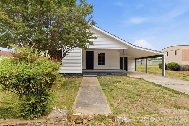 3620 2nd Avenue SW, Hickory, NC 28602