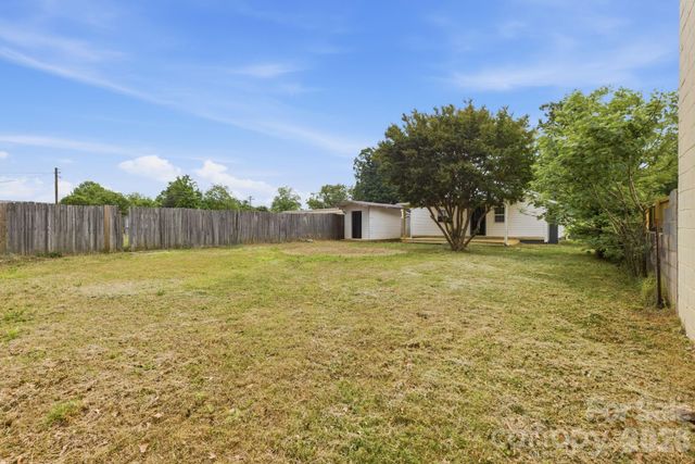 3620 2nd Avenue SW, Hickory, NC 28602