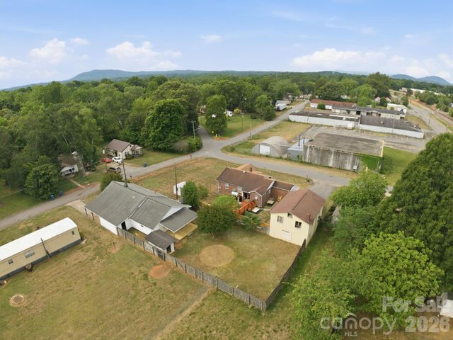 3620 2nd Avenue SW, Hickory, NC 28602