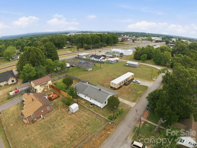3620 2nd Avenue SW, Hickory, NC 28602