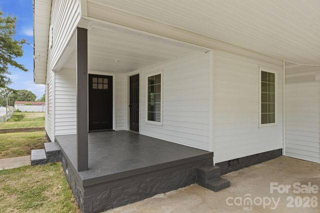 3620 2nd Avenue SW, Hickory, NC 28602