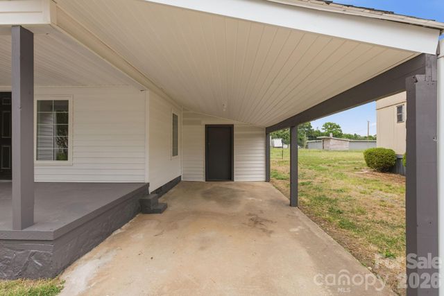 3620 2nd Avenue SW, Hickory, NC 28602