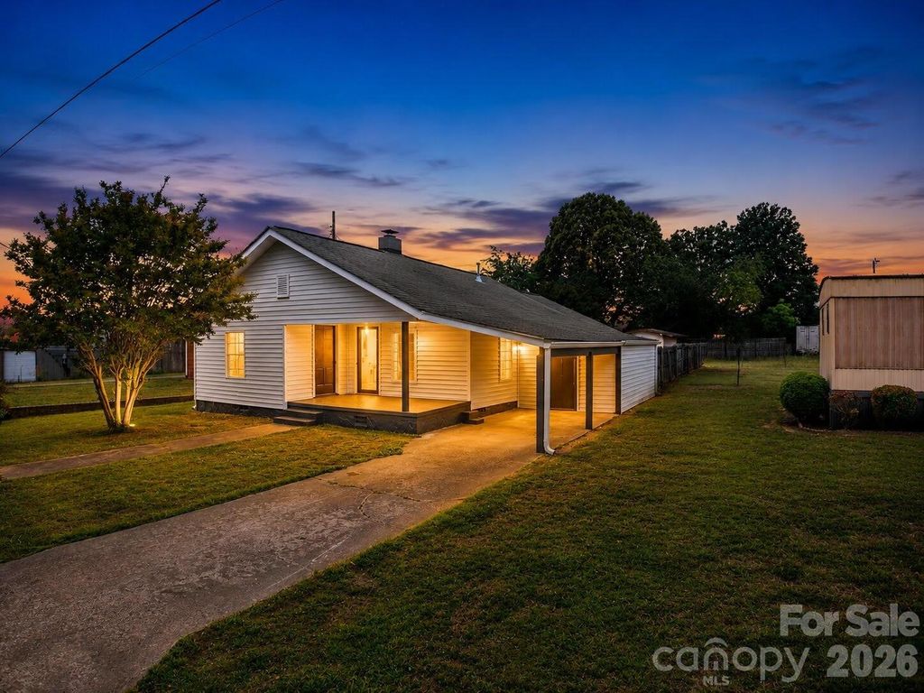 3620 2nd Avenue SW, Hickory, NC 28602
