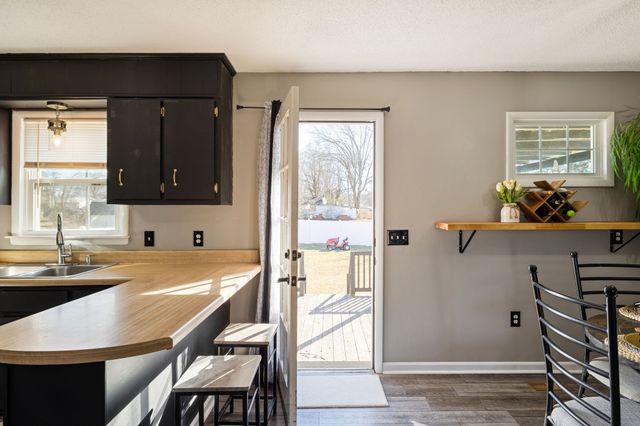 514 W 3rd Ave, Hohenwald, TN 38462