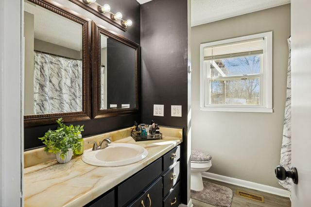 514 W 3rd Ave, Hohenwald, TN 38462