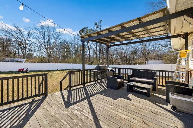 514 W 3rd Ave, Hohenwald, TN 38462