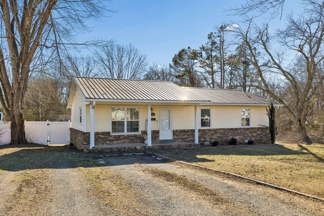 514 W 3rd Ave, Hohenwald, TN 38462