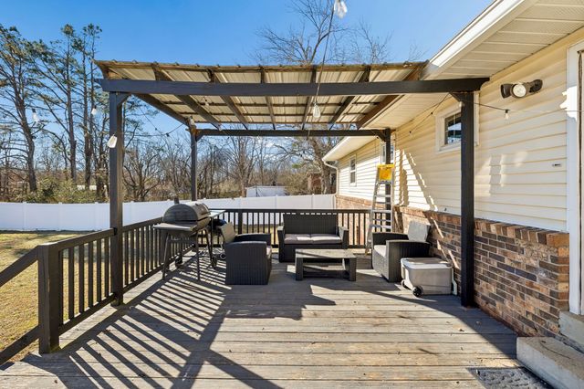 514 W 3rd Ave, Hohenwald, TN 38462