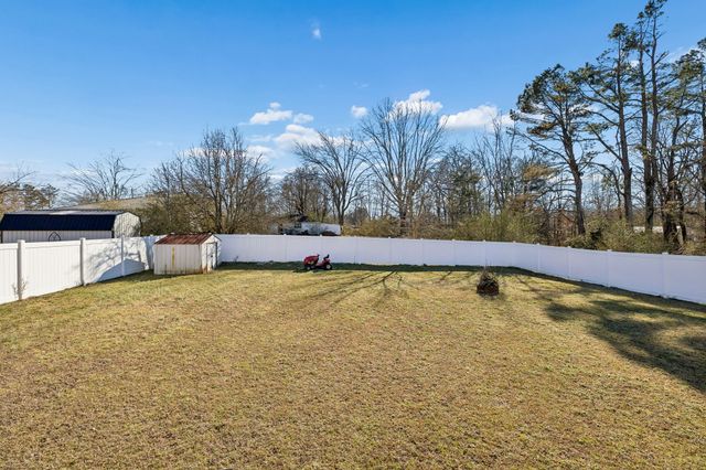 514 W 3rd Ave, Hohenwald, TN 38462