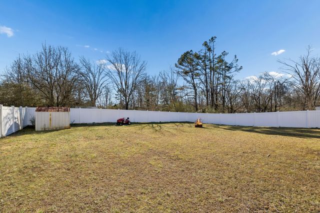 514 W 3rd Ave, Hohenwald, TN 38462