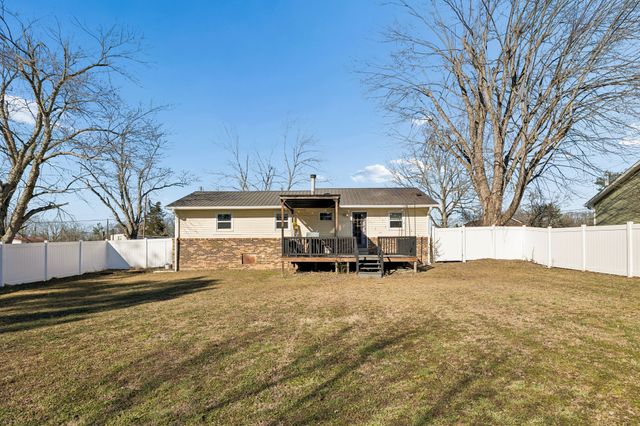 514 W 3rd Ave, Hohenwald, TN 38462