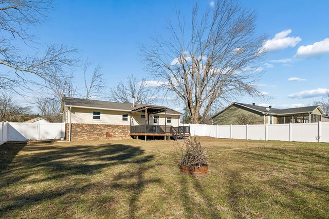 514 W 3rd Ave, Hohenwald, TN 38462
