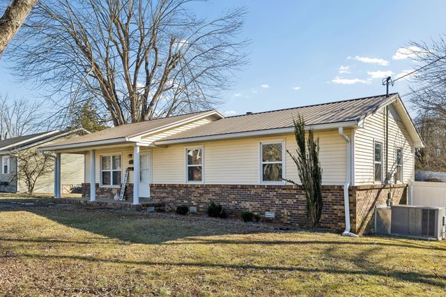 514 W 3rd Ave, Hohenwald, TN 38462
