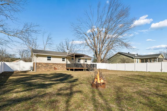 514 W 3rd Ave, Hohenwald, TN 38462