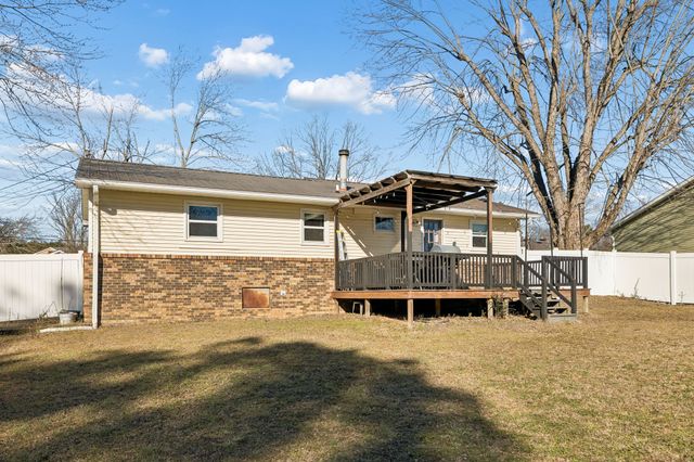 514 W 3rd Ave, Hohenwald, TN 38462