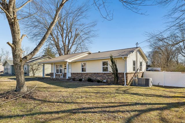 514 W 3rd Ave, Hohenwald, TN 38462