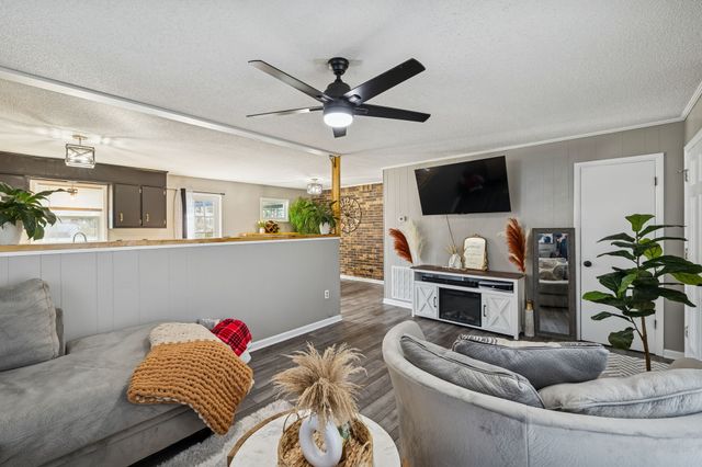 514 W 3rd Ave, Hohenwald, TN 38462