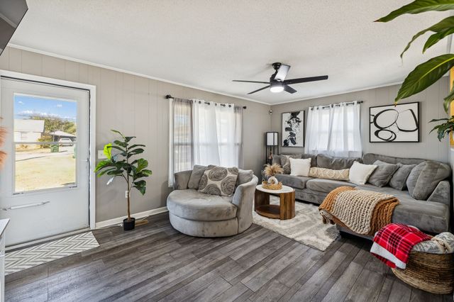 514 W 3rd Ave, Hohenwald, TN 38462