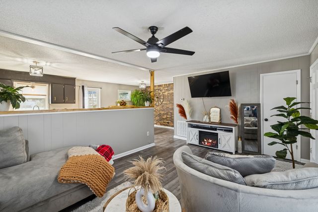 514 W 3rd Ave, Hohenwald, TN 38462