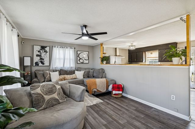 514 W 3rd Ave, Hohenwald, TN 38462