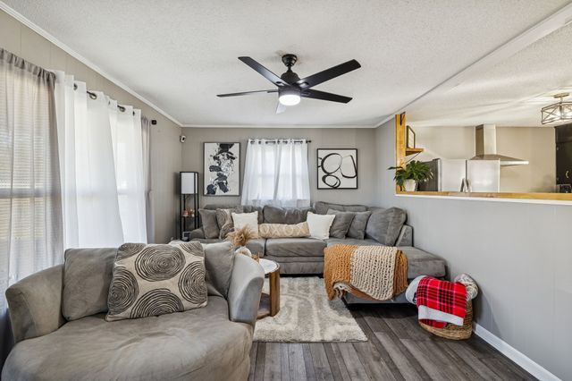 514 W 3rd Ave, Hohenwald, TN 38462