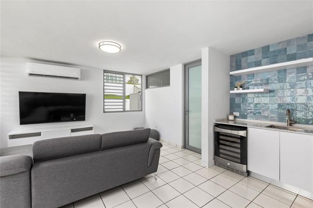 52 CAPRI STREET, San Juan, PR 00926