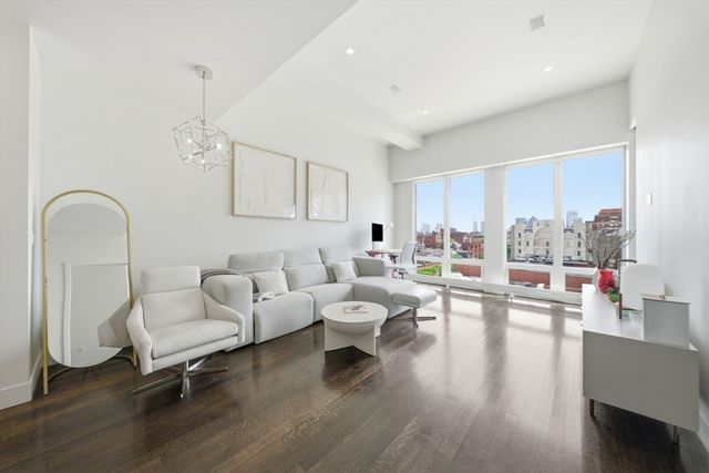 360 Newbury St 508, Boston, MA 02115