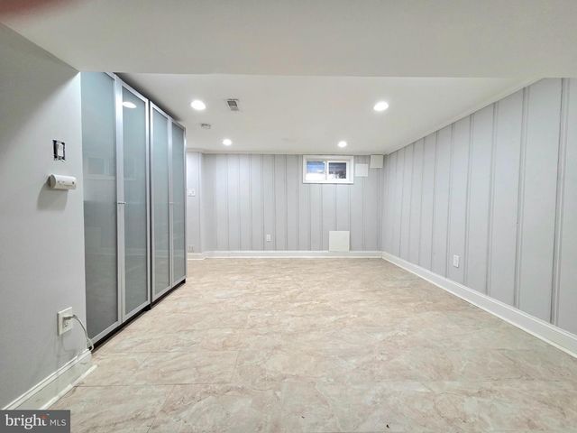 2344 HUNTER PL SE, Washington, DC 20020