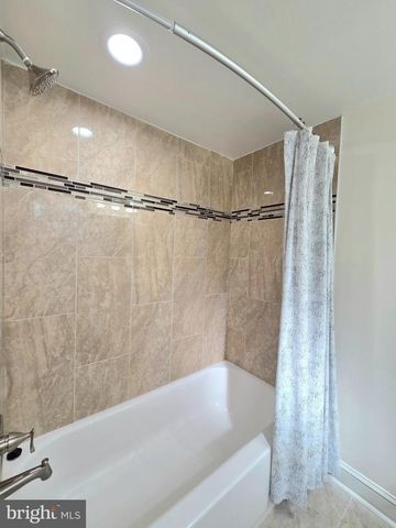 2344 HUNTER PL SE, Washington, DC 20020