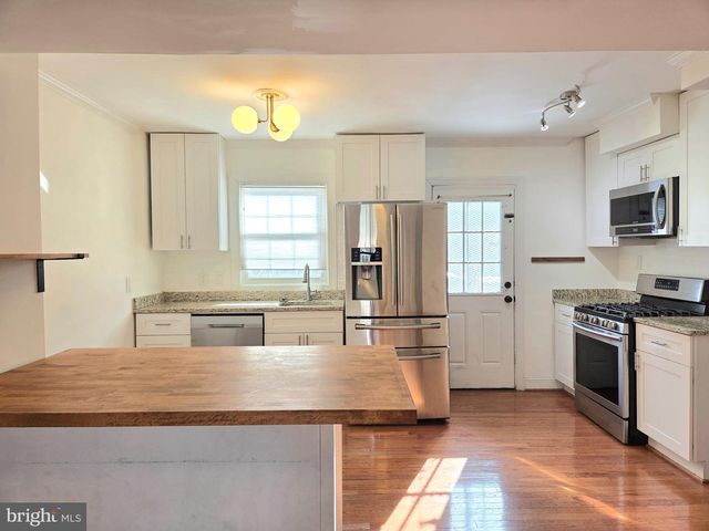 2344 HUNTER PL SE, Washington, DC 20020