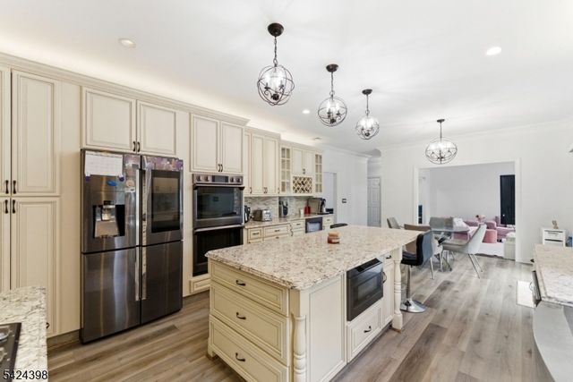8 Danielle Dr, Wayne Twp., NJ 07470