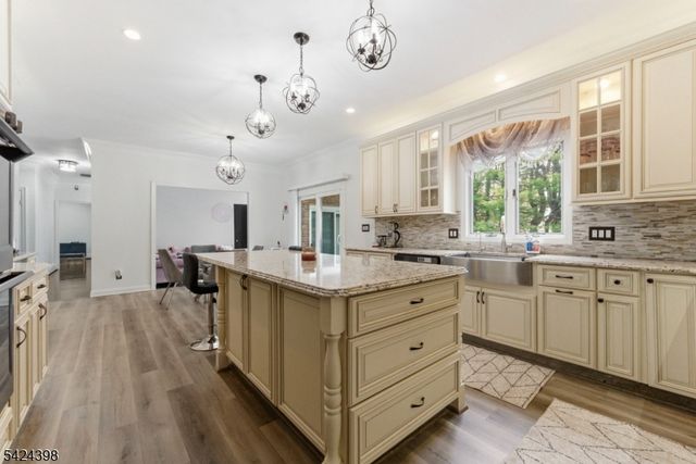 8 Danielle Dr, Wayne Twp., NJ 07470