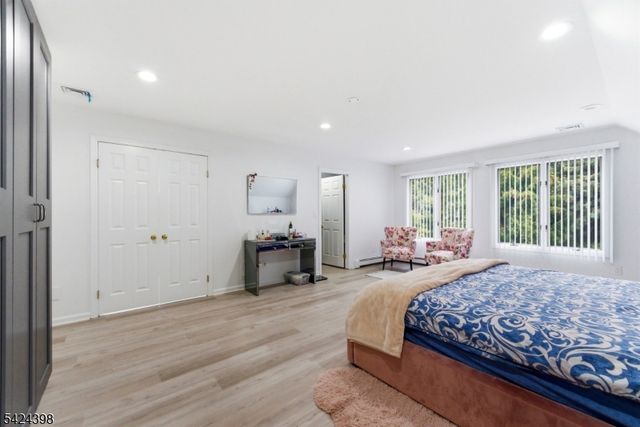 8 Danielle Dr, Wayne Twp., NJ 07470