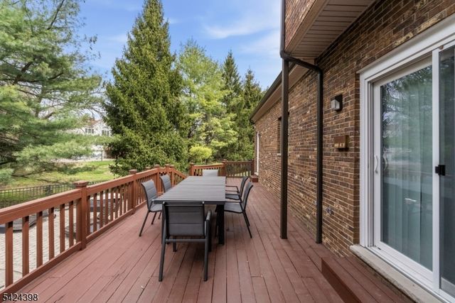 8 Danielle Dr, Wayne Twp., NJ 07470