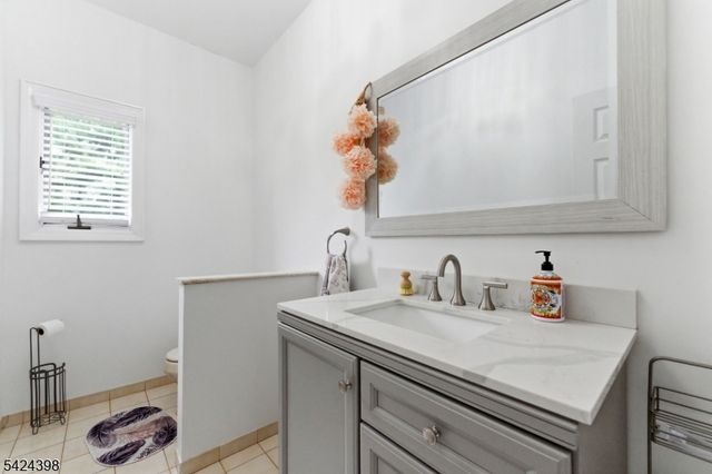 8 Danielle Dr, Wayne Twp., NJ 07470