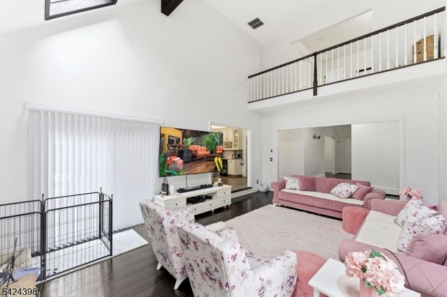 8 Danielle Dr, Wayne Twp., NJ 07470