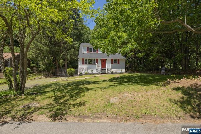 39 Broadway, West Milford, NJ 07480