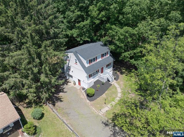 39 Broadway, West Milford, NJ 07480
