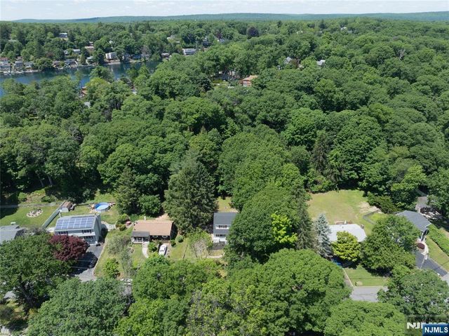 39 Broadway, West Milford, NJ 07480