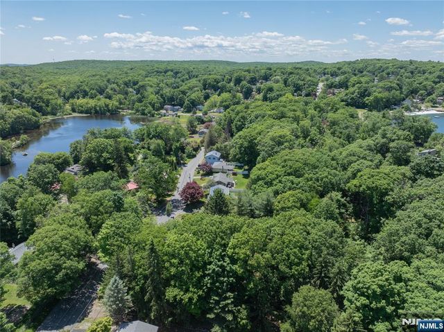 39 Broadway, West Milford, NJ 07480