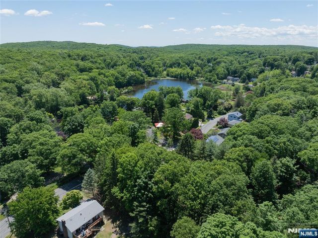 39 Broadway, West Milford, NJ 07480