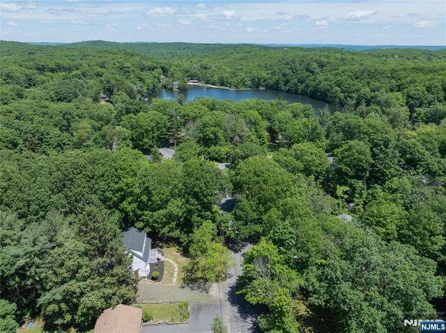 39 Broadway, West Milford, NJ 07480