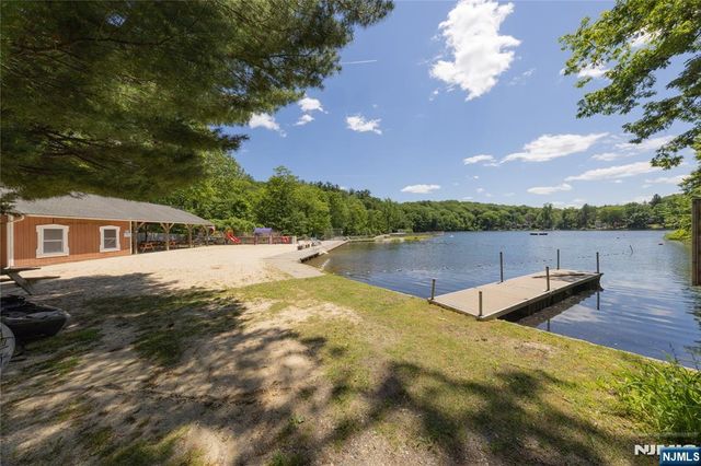 39 Broadway, West Milford, NJ 07480