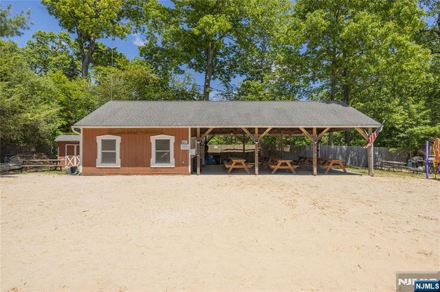 39 Broadway, West Milford, NJ 07480
