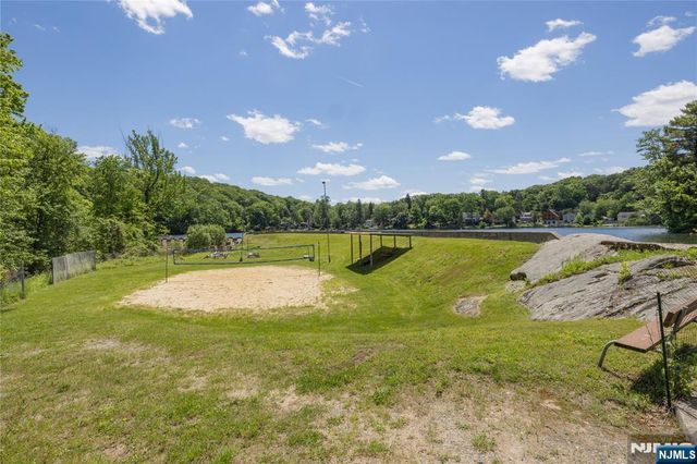 39 Broadway, West Milford, NJ 07480