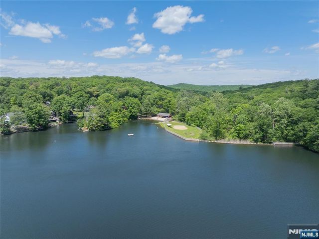 39 Broadway, West Milford, NJ 07480