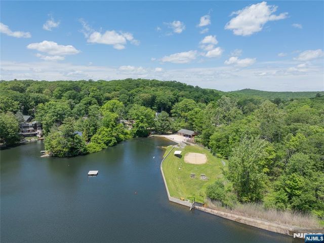 39 Broadway, West Milford, NJ 07480
